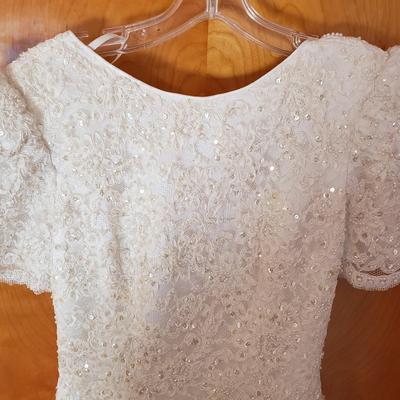 LOT 95X: Vintage Wedding Gown with Hair Accessory