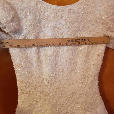 LOT 95X: Vintage Wedding Gown with Hair Accessory