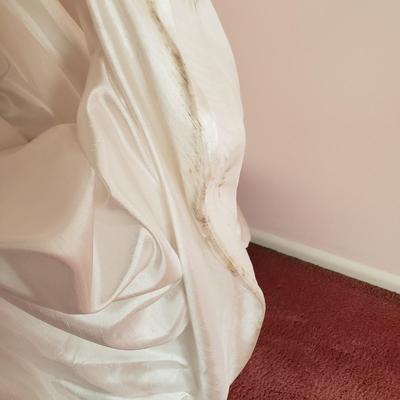 LOT 95X: Vintage Wedding Gown with Hair Accessory