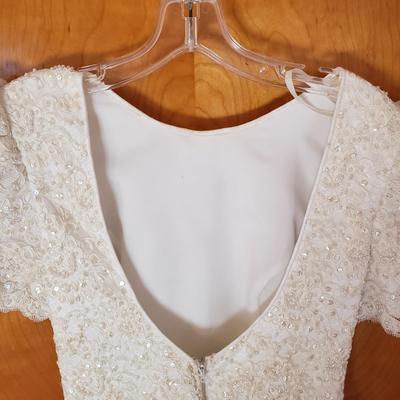LOT 95X: Vintage Wedding Gown with Hair Accessory