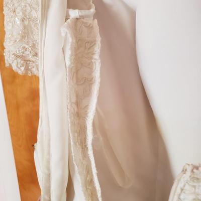 LOT 95X: Vintage Wedding Gown with Hair Accessory