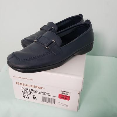 LOT 98Y: Large Selection of Womens Shoes in Original Boxes