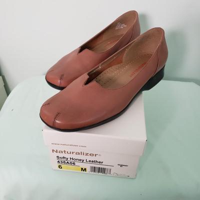 LOT 98Y: Large Selection of Womens Shoes in Original Boxes