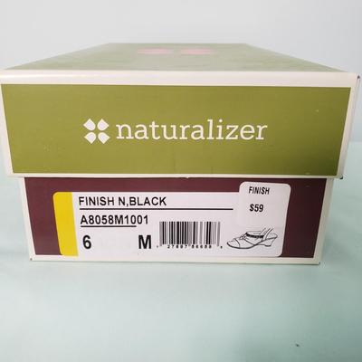 LOT 99Y: Assortment of Naturalizer Shoes for Women