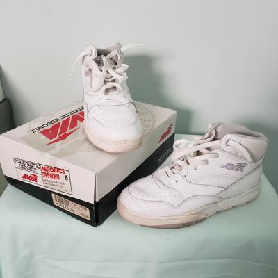 LOT 100Y: Womens Shoes for All Occassions
