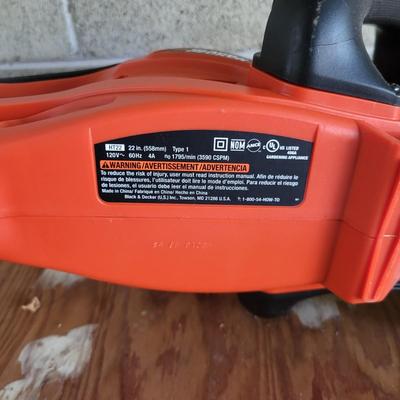 LOT 116G: Black and Decker HT22 Hedge Trimmer