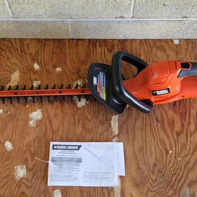 LOT 116G: Black and Decker HT22 Hedge Trimmer