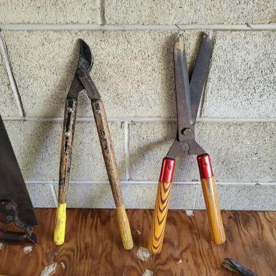 LOT 118G: Assorted Saws, Garden Clippers and Crowbars Lot