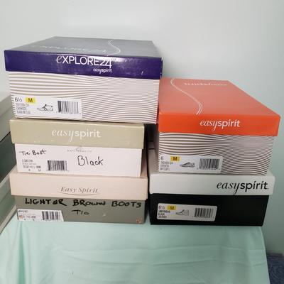 LOT 162Y: Womens Shoes, Boots, and Sneakers