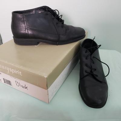 LOT 162Y: Womens Shoes, Boots, and Sneakers