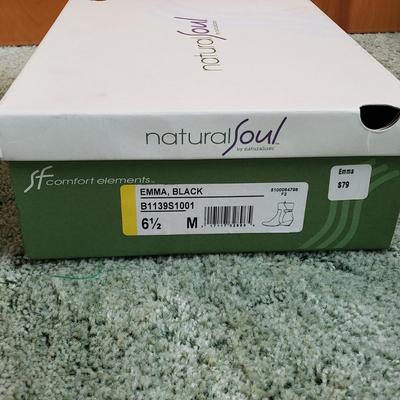 LOT 167Y: Assortment of Womens Boots