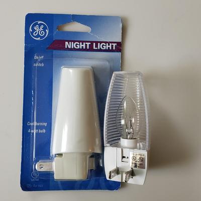 LOT 169Y: Bathroom Accessories; Oral B, Vintage Ceramics, New Products, and More
