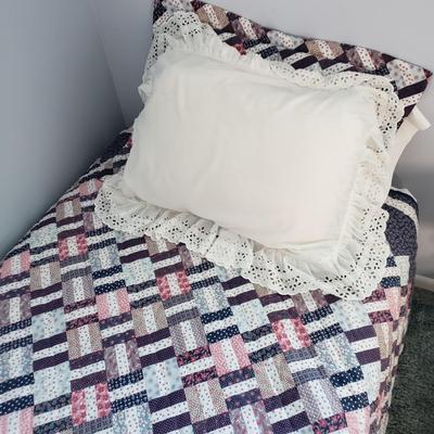 LOT 176Z: Set of Twin Beds with Bedding