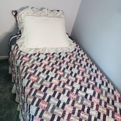 LOT 176Z: Set of Twin Beds with Bedding