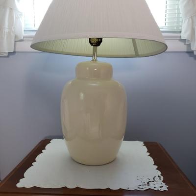 LOT 177Z: Ethan Allen Heirloom Table with Lamps