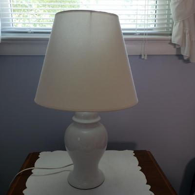 LOT 177Z: Ethan Allen Heirloom Table with Lamps
