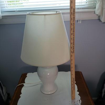 LOT 177Z: Ethan Allen Heirloom Table with Lamps