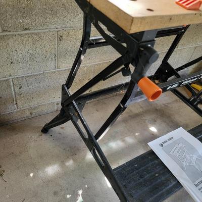 LOT 204G: Black and Decker Workmate 300 Table