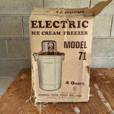 LOT 206G: Electric Popcorn Machine and Electric Ice Cream Freezer