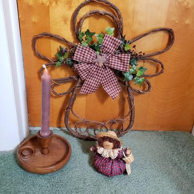 LOT 224Z: Large Assortment of Rustic Home Decor
