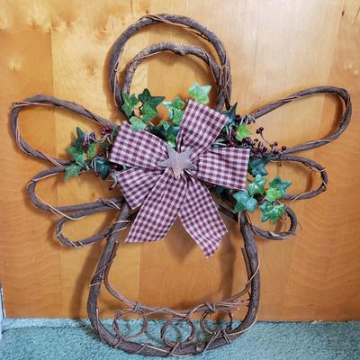 LOT 224Z: Large Assortment of Rustic Home Decor