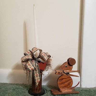 LOT 224Z: Large Assortment of Rustic Home Decor