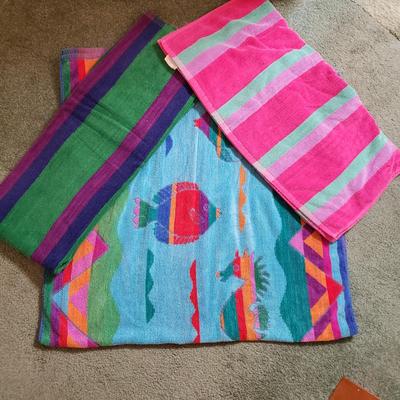 LOT 225: Closet Cleanout; Vintage Linens, Towels, and More