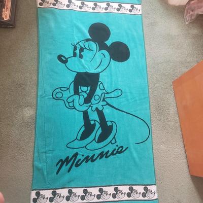LOT 225: Closet Cleanout; Vintage Linens, Towels, and More