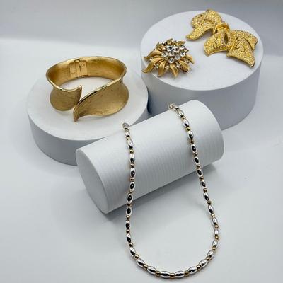 Sale Photo Thumbnail #392