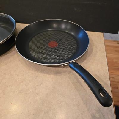 Assorted Fry Pans & Cookware Lot – 5 Pieces