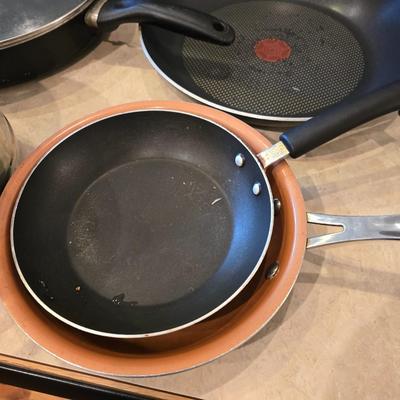 Assorted Fry Pans & Cookware Lot – 5 Pieces