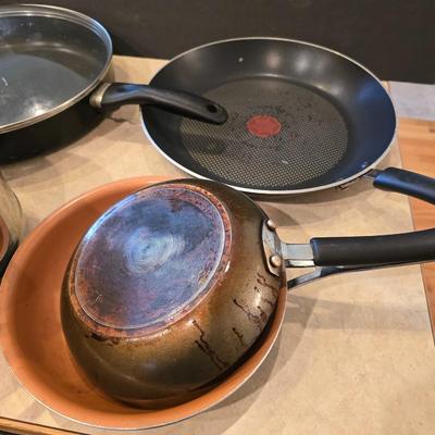 Assorted Fry Pans & Cookware Lot – 5 Pieces