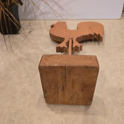 Rustic Rooster Decor Pair – Wood Cutout & Faux Grass Arrangement