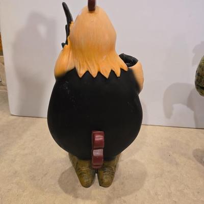 Whimsical Chicken Décor Lot – 2 Figurines & Rooster Plate
