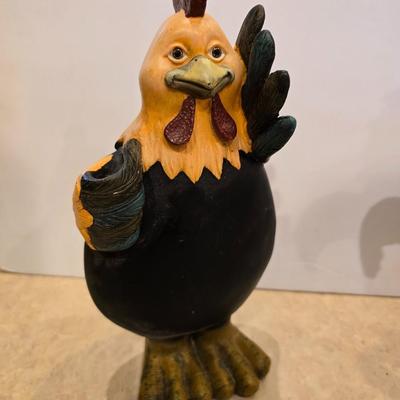 Whimsical Chicken Décor Lot – 2 Figurines & Rooster Plate