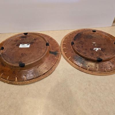 Pair of Decorative Faux Woven Charger Plate – NOT for Food Use (3 of 3 )