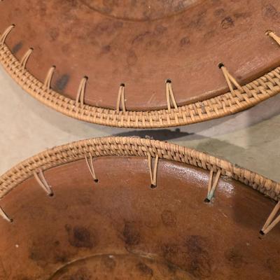 Pair of Decorative Faux Woven Charger Plate – NOT for Food Use (3 of 3 )