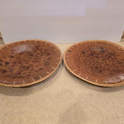 Pair of Decorative Faux Woven Charger Plate – NOT for Food Use (3 of 3 )