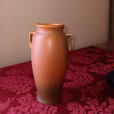 TWO 1966 COLO LIONS NEW YORK VASES AND A BURNT ORANGE CLAY VASE