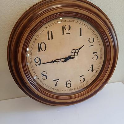 Wall Clock & Stained Glass Grape Desk Lamp