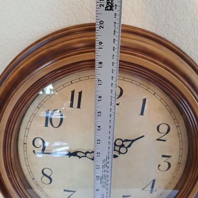 Wall Clock & Stained Glass Grape Desk Lamp