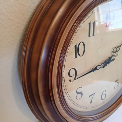 Wall Clock & Stained Glass Grape Desk Lamp