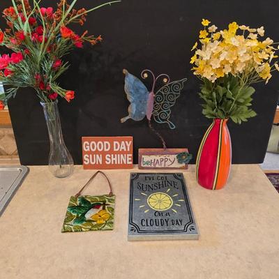 Bright & Cheery Floral and Sign Decor Lot – 7 Pieces
