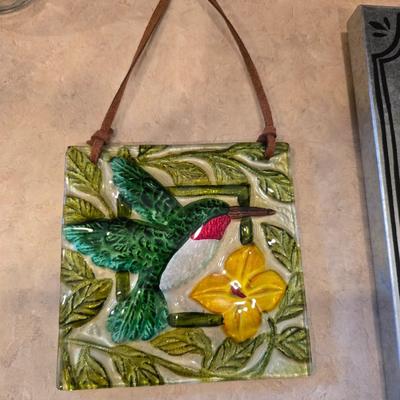 Bright & Cheery Floral and Sign Decor Lot – 7 Pieces