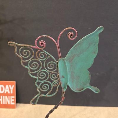 Bright & Cheery Floral and Sign Decor Lot – 7 Pieces