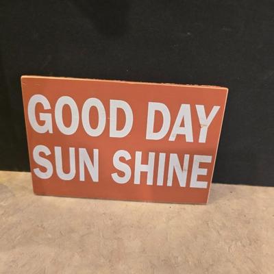 Bright & Cheery Floral and Sign Decor Lot – 7 Pieces