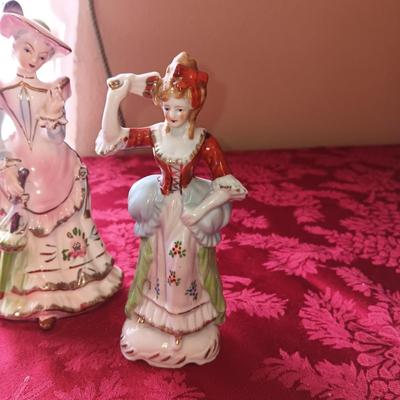 COLLECTIBLE FIGURES