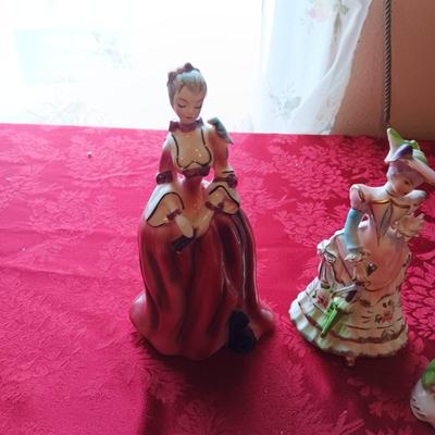 COLLECTIBLE FIGURES