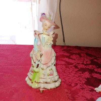 COLLECTIBLE FIGURES