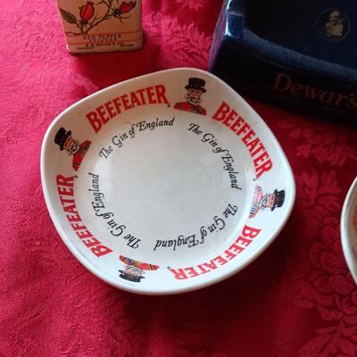 BEEFEATER & DEWAR'S ASHTRAYS, OLD SPICE TIN AND GLASS BOTTLE PLUS KEY KNIFE AND WOODEN CIGAR BOX